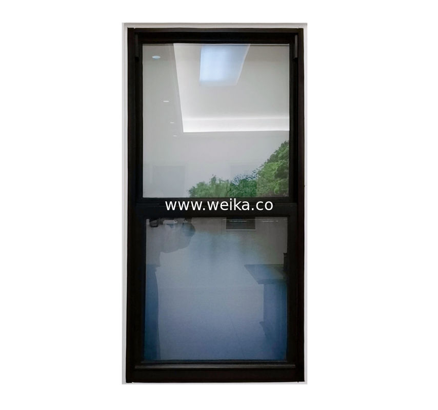 Verticaal 48x36 raam Dubbelhang badkamer Zwart met gehard glas